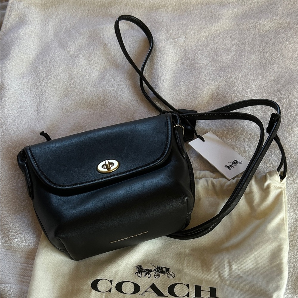 Coach signature Turnlock Crossbody